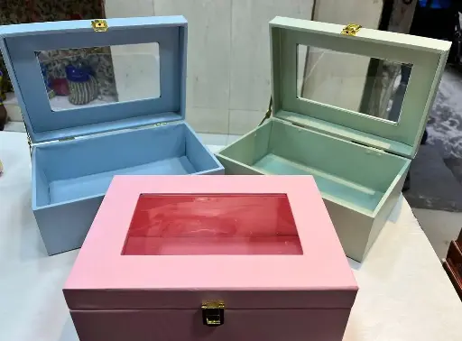 Window leathrite Trunk